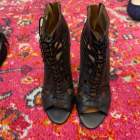 2 for $15 Nine West black sandal - Picture 2 of 4